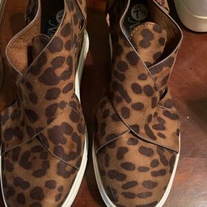 Natural Reflections Leopard Print Cross-Strap Mules - Brown